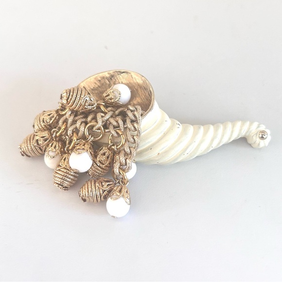 Vintage Signed Avon Cream Enamel Gold Tone Articulated  CORNUCOPIA Brooch - Picture 11 of 12